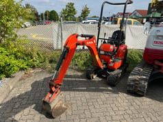 2016 Kubota K008-3 mini excavator, front three-quarter view 2016 Kubota K008-3 mini excavator, front three-quarter view