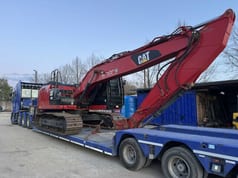 2012 Caterpillar 320E crawler excavator side view on trailer 2012 Caterpillar 320E crawler excavator side view on trailer