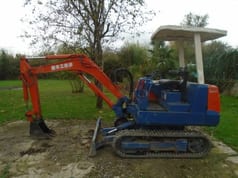 2000 Kubota KH 021 mini excavator, side view