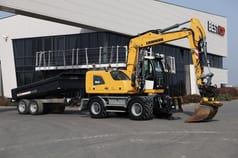 2017 Liebherr A914 LITRONIC wheel excavator, side profile view