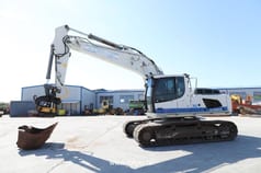 2016 Liebherr R 924 crawler excavator, side view 2016 Liebherr R 924 crawler excavator, side view