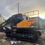 2024 Hyundai 220LC-9S excavator, side view 2024 Hyundai 220LC-9S excavator, side view