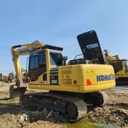 2023 Komatsu PC200 crawler excavator, rear three-quarter view 2023 Komatsu PC200 crawler excavator, rear three-quarter view