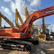 2019 Doosan DX300LC crawler excavator, side view 2019 Doosan DX300LC crawler excavator, side view