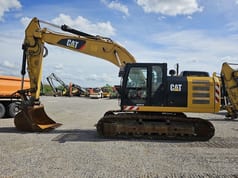 2015 Caterpillar 323EL crawler excavator, side profile view
