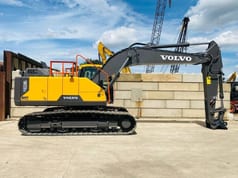 2024 Volvo EC220EL crawler excavator, side view
