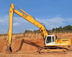 1996 Liebherr R942 long-reach excavator side view 1996 Liebherr R942 long-reach excavator side view