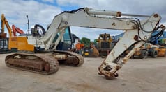 2005 Liebherr 924 crawler excavator, side view