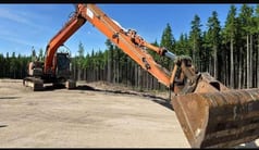 2007 Hitachi ZX210LC-3 material handler, low angle side view