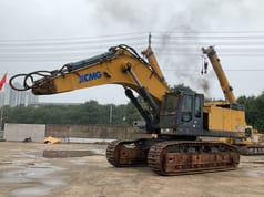 2017 XCMG XE900D crawler excavator side view