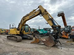 2008 Komatsu PC210LC-8 crawler excavator, side view 2008 Komatsu PC210LC-8 crawler excavator, side view