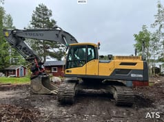 2011 Volvo EC250DL crawler excavator side view 2011 Volvo EC250DL crawler excavator side view