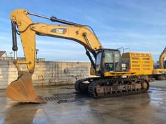 2018 Caterpillar 374FL crawler excavator side view