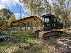 2011 Komatsu PC190NLC-8 crawler excavator side view