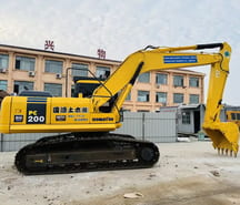 2018 Komatsu PC200-6 crawler excavator, side view 2018 Komatsu PC200-6 crawler excavator, side view