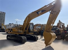 2022 Caterpillar 320BL crawler excavator, side view 2022 Caterpillar 320BL crawler excavator, side view