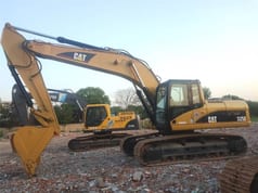 2021 Caterpillar 325C crawler excavator, side profile view