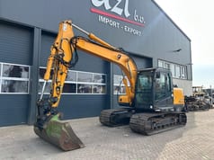 2007 Hyundai R140LC-7A crawler excavator, side view 2007 Hyundai R140LC-7A crawler excavator, side view