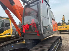 2023 Hitachi 240-3 Pelle sur chenilles