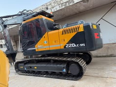2024 Hyundai R220LC-9S crawler excavator, side view 2024 Hyundai R220LC-9S crawler excavator, side view