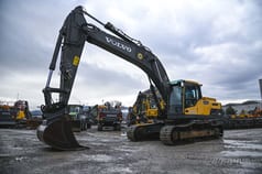 2014 Volvo EC300DNL crawler excavator, side profile view 2014 Volvo EC300DNL crawler excavator, side profile view