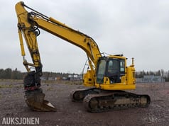 2021 Komatsu PC228USLC-11E0 excavator side view 2021 Komatsu PC228USLC-11E0 excavator side view