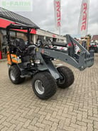 2026 Giant G2500 HD mini excavator, front three-quarter view