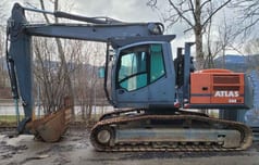 2013 Atlas 260LC crawler excavator, side view 2013 Atlas 260LC crawler excavator, side view