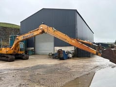 2006 Hyundai 210-LC-3 excavator, side profile view 2006 Hyundai 210-LC-3 excavator, side profile view