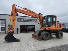 2013 Komatsu PW148-8 wheel excavator, side view 2013 Komatsu PW148-8 wheel excavator, side view