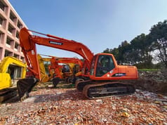 2018 Doosan DH225LC-7 crawler excavator, side view