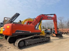 2025 Doosan DX300LC-9C crawler excavator, side view