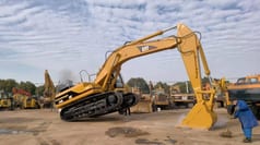 2006 Caterpillar 330BL crawler excavator side view 2006 Caterpillar 330BL crawler excavator side view
