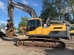 2014 Volvo EC250D crawler excavator side view 2014 Volvo EC250D crawler excavator side view