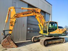 2015 Hyundai R220NLC-9A crawler excavator, side view 2015 Hyundai R220NLC-9A crawler excavator, side view