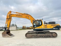 2014 Hyundai R430LC-9A crawler excavator, side view 2014 Hyundai R430LC-9A crawler excavator, side view