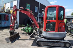 2014 Bobcat E26 mini excavator, side view 2014 Bobcat E26 mini excavator, side view