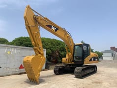 2017 Caterpillar 320C crawler excavator, side profile view 2017 Caterpillar 320C crawler excavator, side profile view