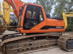 2014 Doosan DH300LC-7 crawler excavator side view 2014 Doosan DH300LC-7 crawler excavator side view