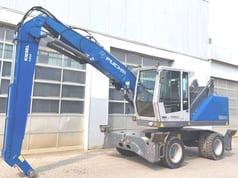 2016 Fuchs MHL320F material handler side view