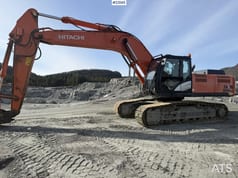 2013 Hitachi Zaxis 350LC crawler excavator side view 2013 Hitachi Zaxis 350LC crawler excavator side view