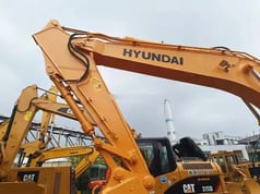 2021 Hyundai R220LVS-9S crawler excavator boom and arm view