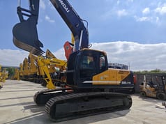 Hyundai R300LC-9S crawler excavator, side view