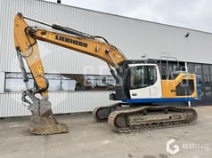 2019 Liebherr R930 LC G8 crawler excavator side view 2019 Liebherr R930 LC G8 crawler excavator side view