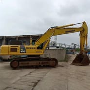 2016 Komatsu PC400-8 crawler excavator side view 2016 Komatsu PC400-8 crawler excavator side view