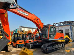 2022 Doosan DX300LC-9C excavator, side view 2022 Doosan DX300LC-9C excavator, side view