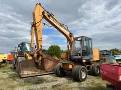 1997 CASE 588-P wheel excavator, front three-quarter view 1997 CASE 588-P wheel excavator, front three-quarter view