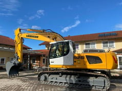 2012 Liebherr 926 LC crawler excavator, side profile view