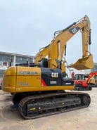 Escavatore cingolato Caterpillar 320D2 del 2025, vista posteriore tre quarti