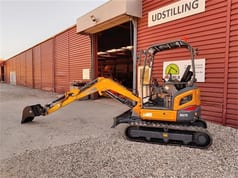 XCMG XE27E mini excavator, side profile view